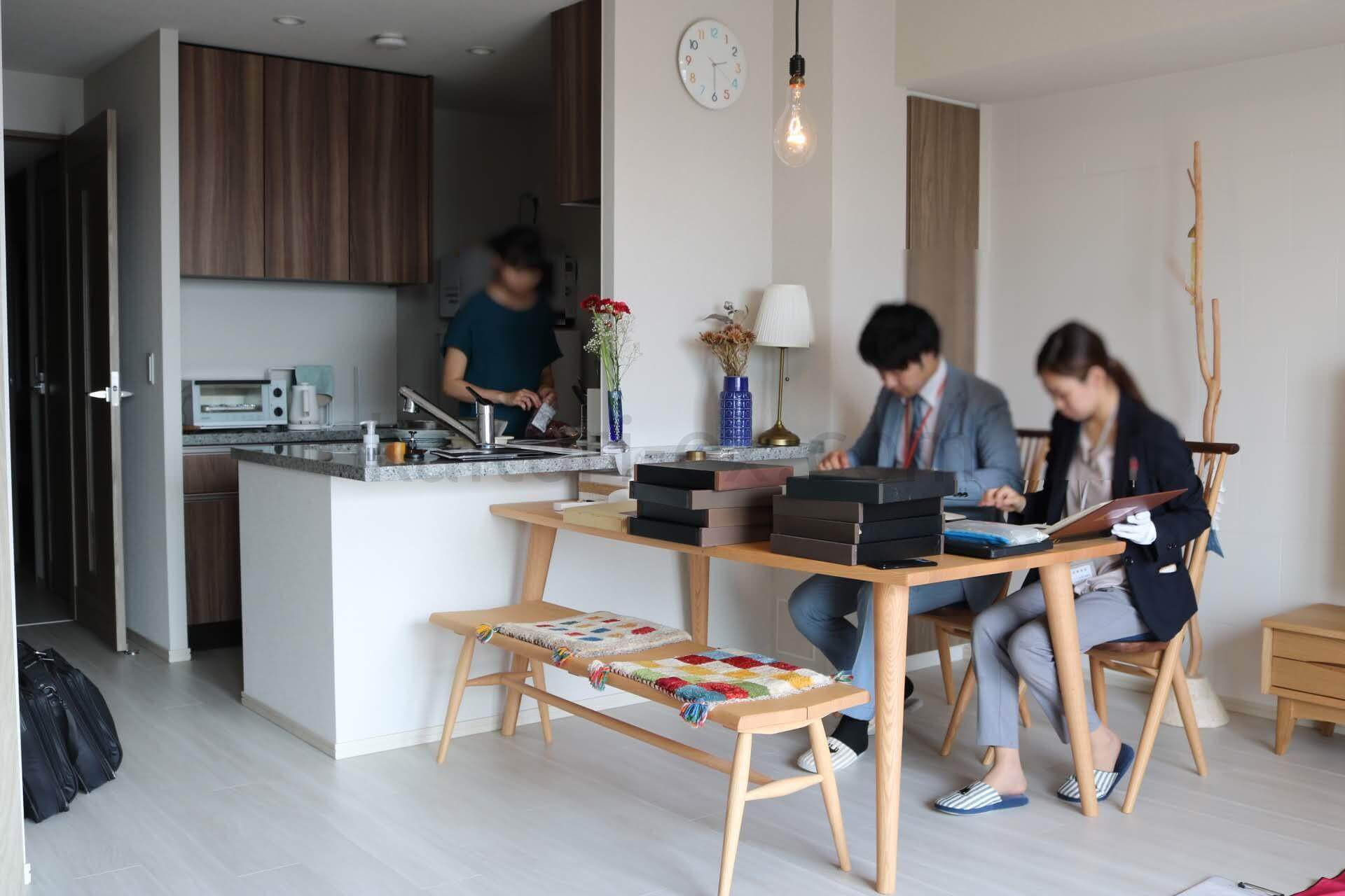 買取プレミアムの切手査定中
