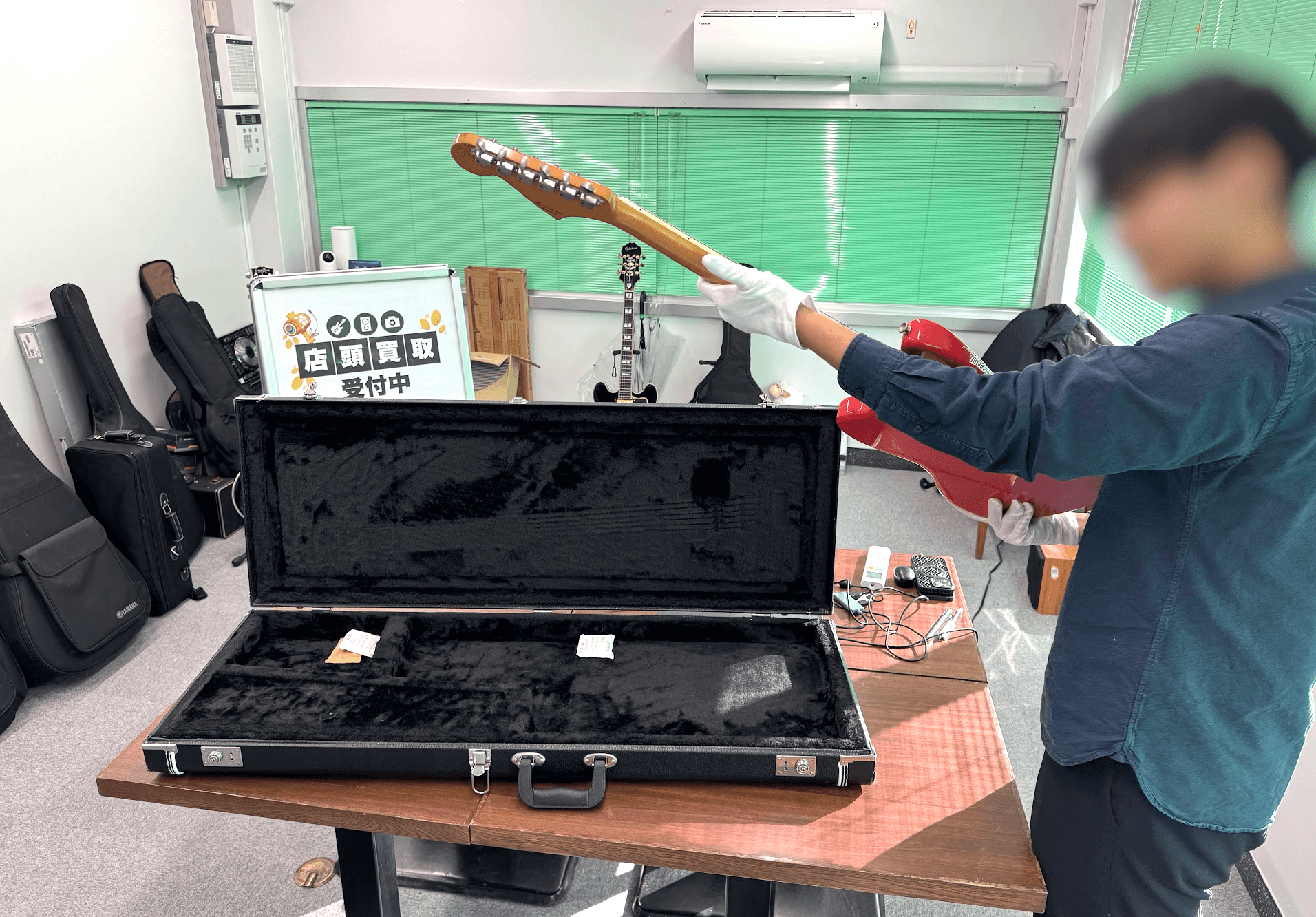 楽器の買取屋さんの査定がスタート